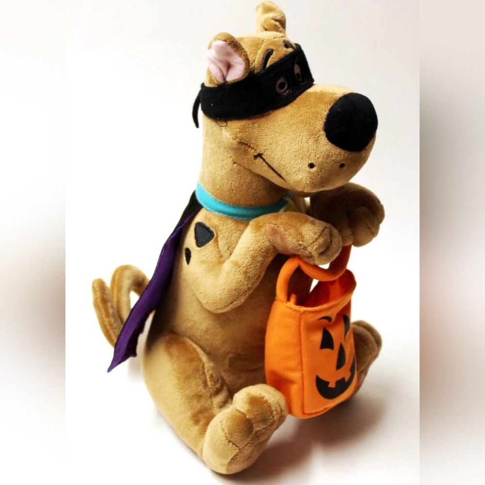 Hallmark Trick Or Treatin' Sooby-Doo Plush Animated Collectable Released in 2008 - Picture 3 of 12
